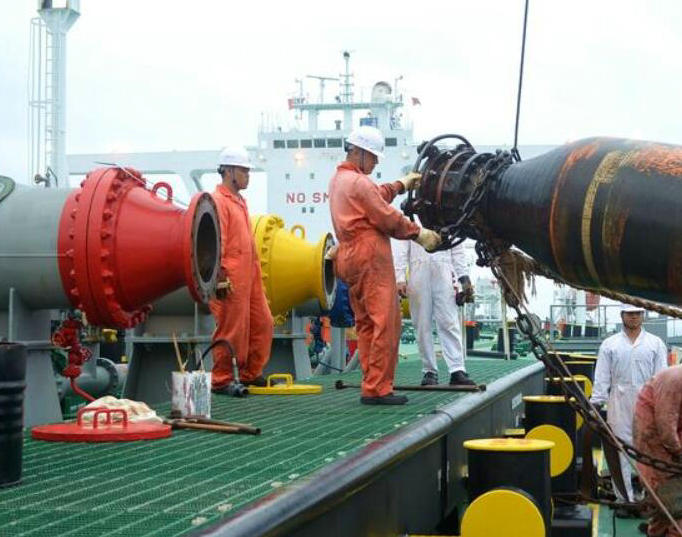 海洋卸油攻克难题-----漂浮油管!